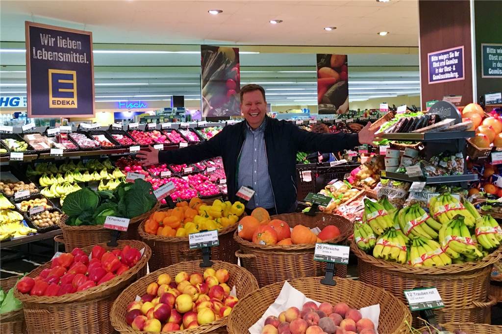 Öl und Mehl fehlen im Regal, auch andere Produkte in Schwerter Supermärkten knapp Jörg Patzer hat Edeka-Märkte in Schwerte, Dortmund und Lünen.