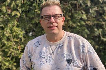 Jörg Schlösser (54) organisiert mit seinem Mann die jährlich stattfindende Aids-Gala in Castrop-Rauxel.
