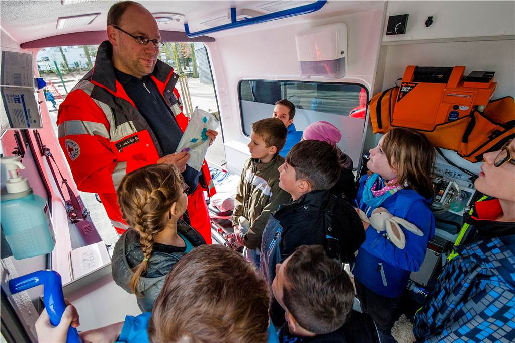 Trotz höherer Inzidenz: Erste Corona-Teststellen in Castrop-Rauxel schließen Jörg van der Groef bei einem Projekt mit Schülern der Wilhelmschule im Jahr 2017.