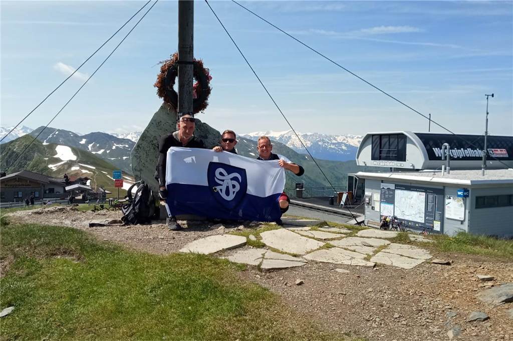 Jörn Peters, Gerd Zimny und Stephan Hantel schicken sonnige Radsportgrüße aus Saalbach-Hinterglemm in Österreich.