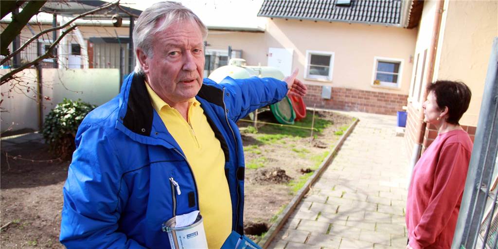 Kosten für Castrop-Rauxeler Tierheim steigen: „Wird nicht einfach werden“ Johannes Beisenherz, Vorsitzender des Tierschutzvereins, berichtet von hohen Kosten für das Tierheim. Daneben: Bärbel Marks, Leiterin des Tierheims (Archiv).