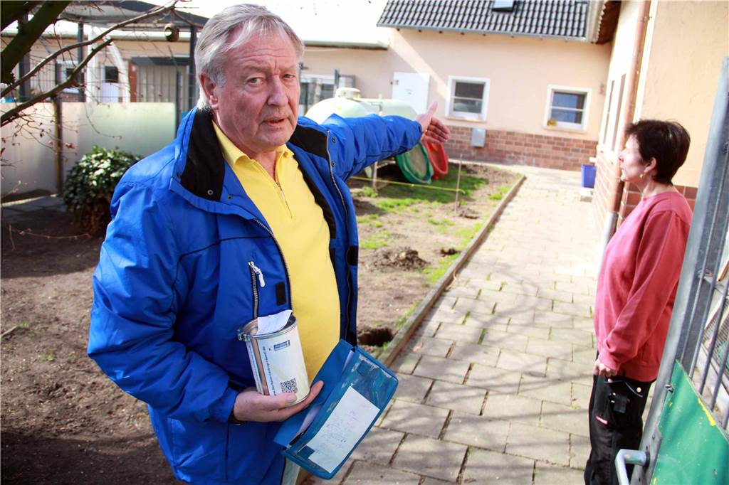 Hertens Fundtiere werden jetzt ins Castrop-Rauxeler Tierheim gebracht Johannes Beisenherz, Vorsitzender des Tierschutzvereins, und Bärbel Marks, Leiterin des Tierheims