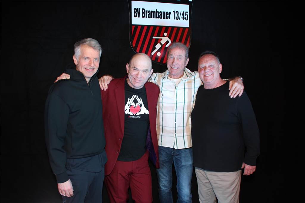 Comedy-Night es BV Brambauer: 250 Gäste erlebten unterhaltsamen Abend Johannes Flöck, Heinz Gröning, Erich Zielke und Don Clarke (v.l.) sorgten während der 18. Brambauer Comedy-Night wieder für viel Spaß und gute Laune.