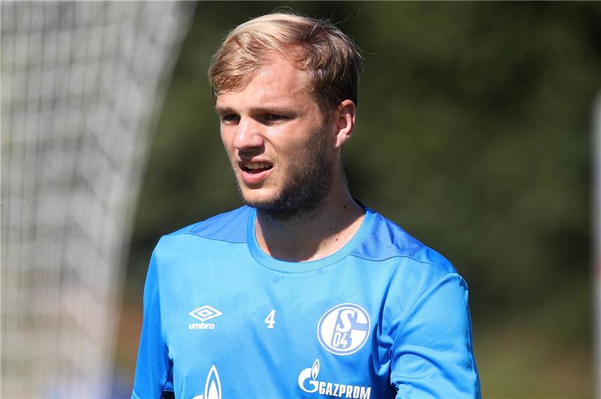 Christian Heidel würde Johannes Geis gerne verkaufen Johannes Geis steht beim FC Schalke 04 auf dem Abstellgleis.