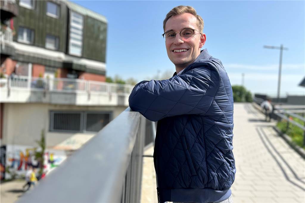 Johannes Keil hat das Gymnasium St. Ursula in Dorsten besucht, ehe er im Ausland studiert hat.