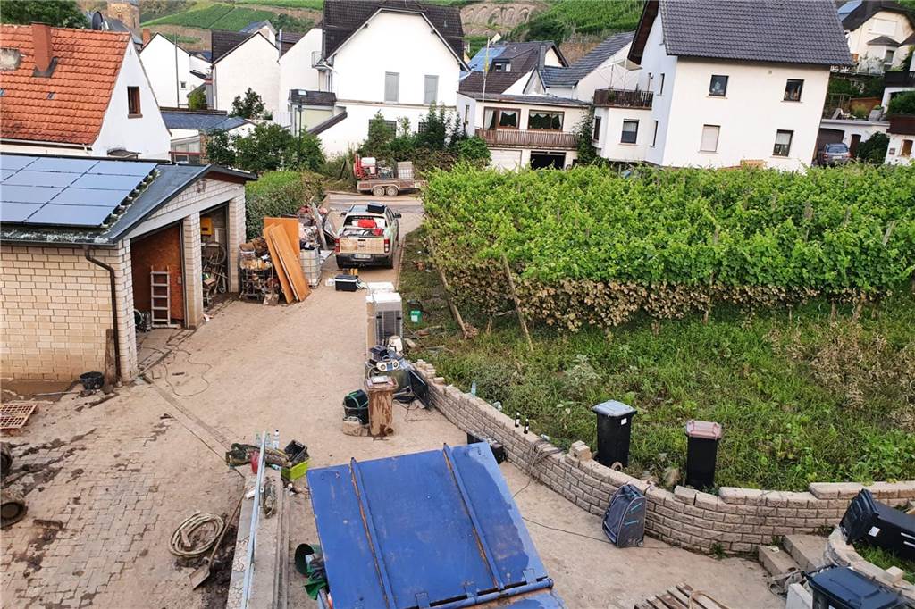 Spenden, Hilfe für Flutopfer, Sim-Jü: Diese Geschichten haben 2021 in Werne Mut gemacht Johannes Laurenz bereitet Maschinen für den Einsatz im Flutgebiet vor. Er und zahlreiche andere Werner standen ehrenamtlich den Flutopfern im Ahrtal zur Seite.