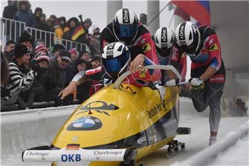 Johannes Lochner und sein Team Joshua Bluhm, Christopher Weber und Christian Rasp siegten beim Viererbob-Weltcup in Winterberg. Foto: Caroline Seidel