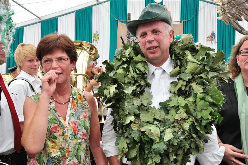 Schützenkönigspaar erinnert sich an tolle Momente Johannes Miermann und Hildegard Heisterkamp waren sichtlich gerührt, als sie am 8. September 2014 das neue Königspaar der Allgemeinen Bürger-Schützengesellschaft Kirchhellen wurden.
