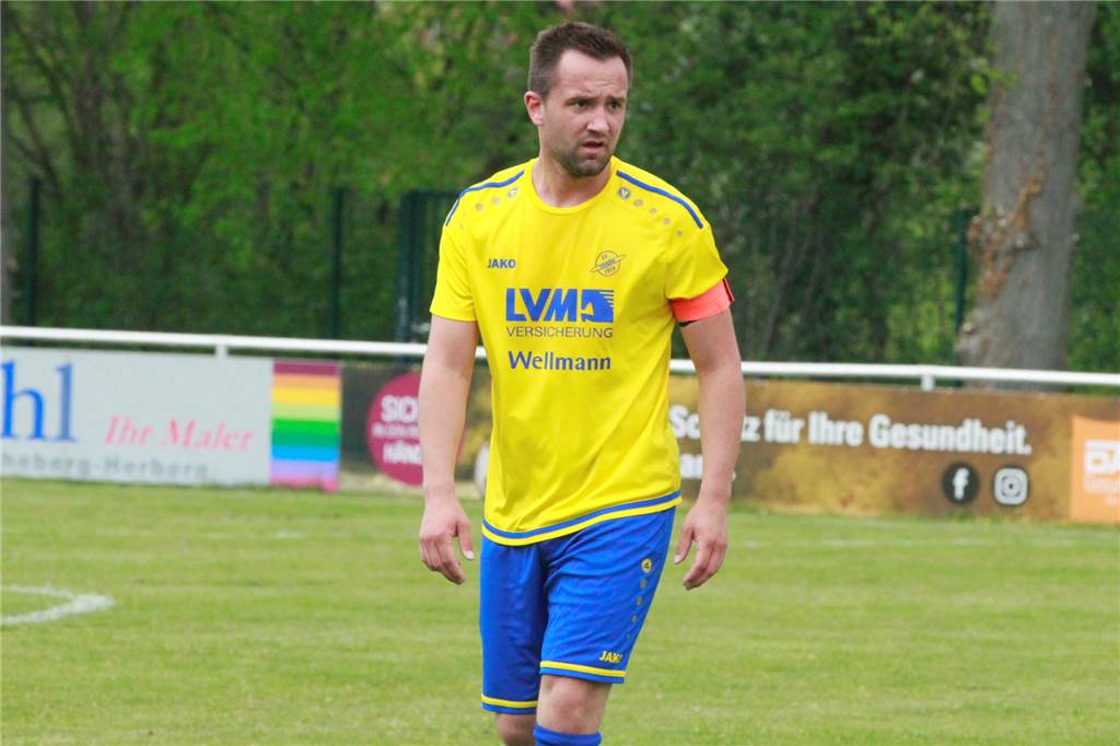 Die Top drei defensiven Mittelfeldspieler der Hinrunde: Mittelfeldmotoren mit hoher Qualität Johannes Richter ist seit dieser Saison offiziell der Kapitän des SV Herbern.