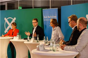 Johannes Waldmann (2.v.l.), SPD-Bundestagskandidat aus Davensberg, zeigte sich bei der RN-Wahlarena kämpferisch. Deutliche Worte fand er etwa zum zweiten Gleis auf der Bahnstrecke zwischen Dortmund und Münster.