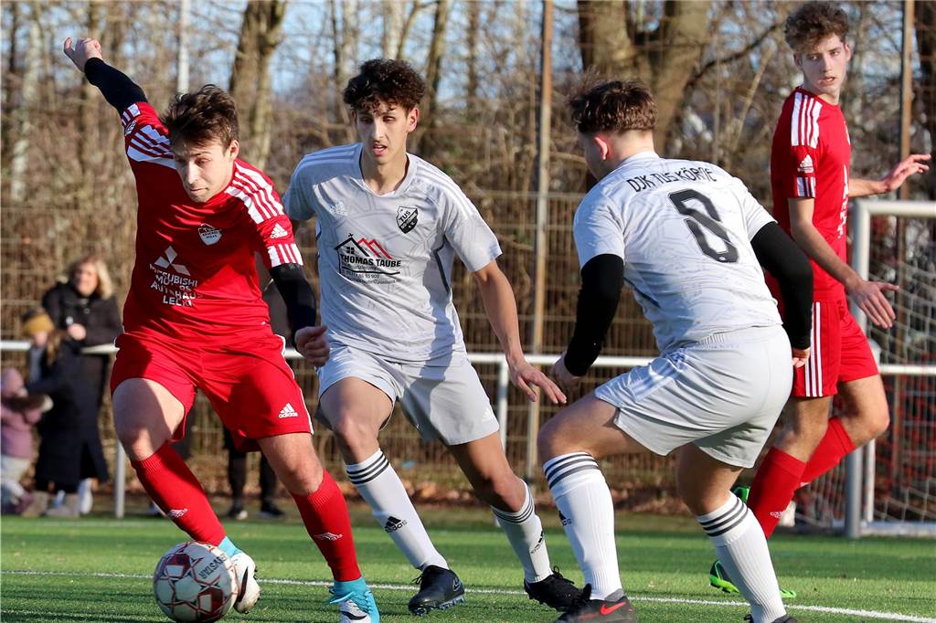 Dortmunder Löwen verpflichten Körner Duo: Sechser und Außenverteidiger wechseln John Paul Hiltenkamp (2. v. l.) verlässt den TuS Körne.