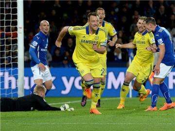 John Terry trifft beim Sieg über Leicester. Foto: Nigel Roddis