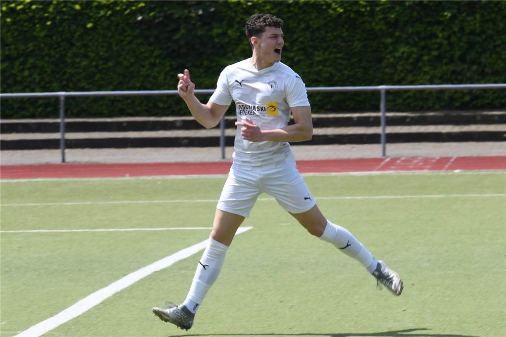 Westfalia Wethmar II verballert Sieg gegen den PSV Bork Jonas Allefeld jubelt nach seinem Führungstor für Westfalia Wethmar II.