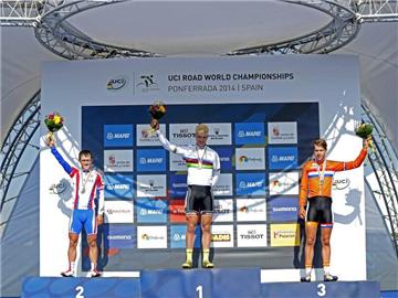 Jonas Bokeloh (M) sicherte sich den WM-Titel bei den Junioren. Foto: Javier Lizon