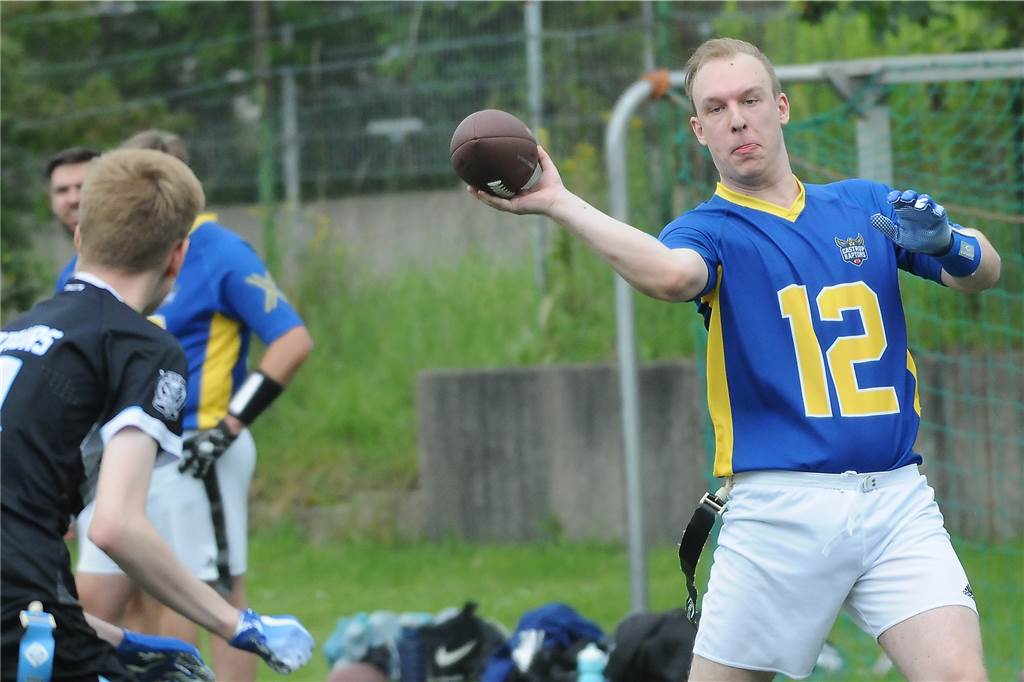 Castrop Raptors feiern nach Umzug von Merklinde nach Schwerin ersten Erfolg Jonas Ehm (am Ball) ist Initiator und Spieler der Castrop Raptors.