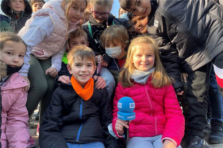 Kinder im Interview: Was Victoria und Jonas über den Ukraine-Krieg denken Jonas Fritz (8) und Victoria Jurochnik (9) sprachen mit uns über den Krieg in der Ukraine, über Streit, warme Betten und eine Friedenswoche an ihrer Schule.