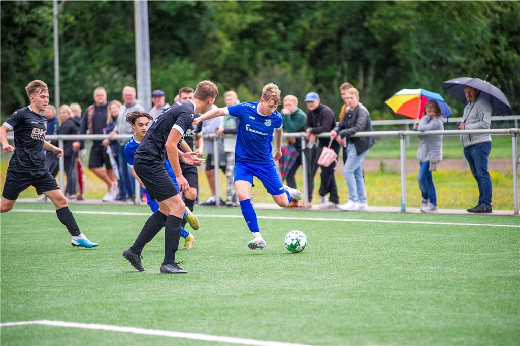 Jonas Gerdemann (r.) erzielte Flaesheims 1:0 nach schöner Vorarbeit von Thomas Fritzsche.
