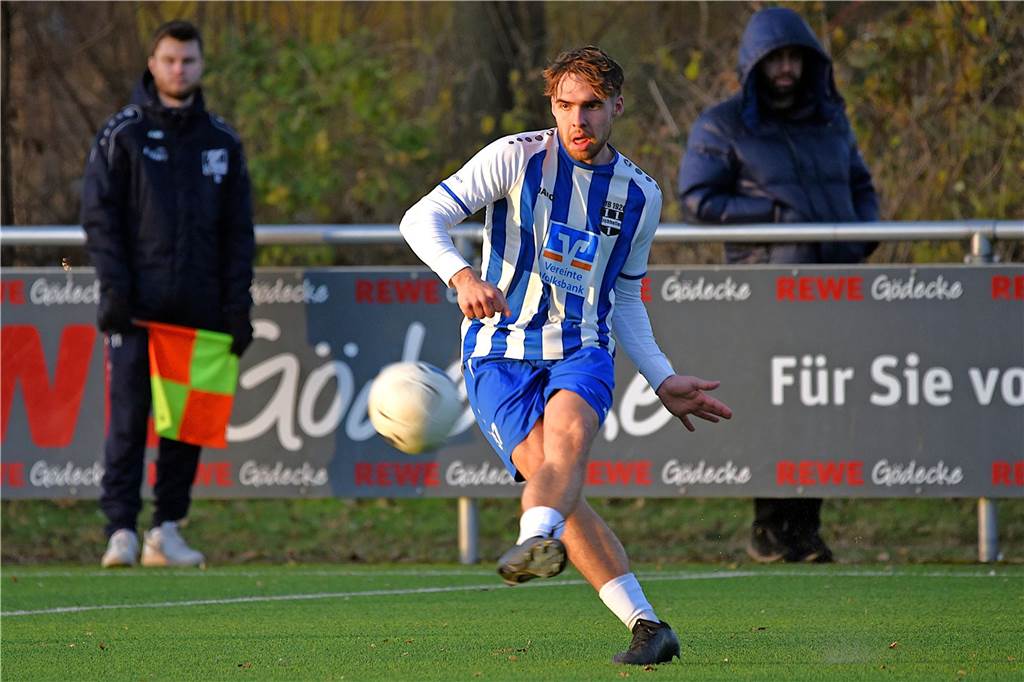 SV Hardt holt zwei junge Talente: Beide haben eine Vergangenheit beim TuS Haltern Jonas Kruppa spielt den Ball mit dem linken Fuß