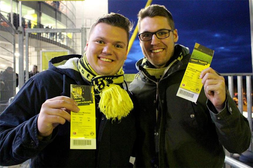 Engagierte Jugendtrainer bejubeln Borussias Sieg Jonas (l.) und Richard Kursch waren erstmals seit vier Jahren wieder im Signal Iduna Park – und freuten sich riesig über den BVB-Sieg gegen Bayern München.