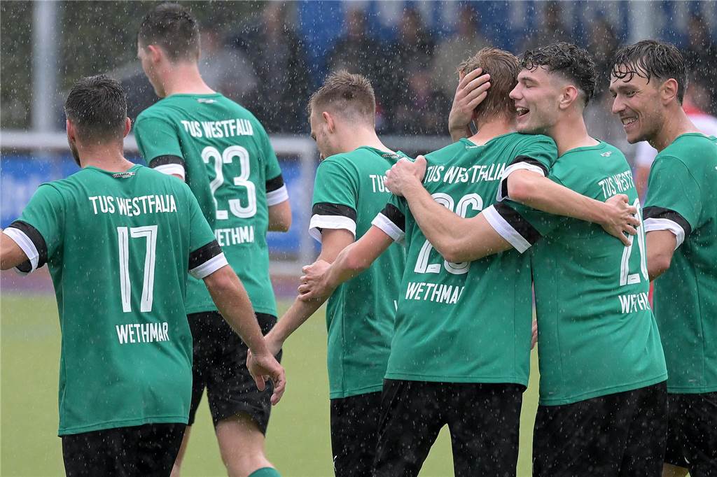 Das legen die Kabinen-DJs in Lünen auf Westfalia-Wethmar-Mannschaft jubelt.