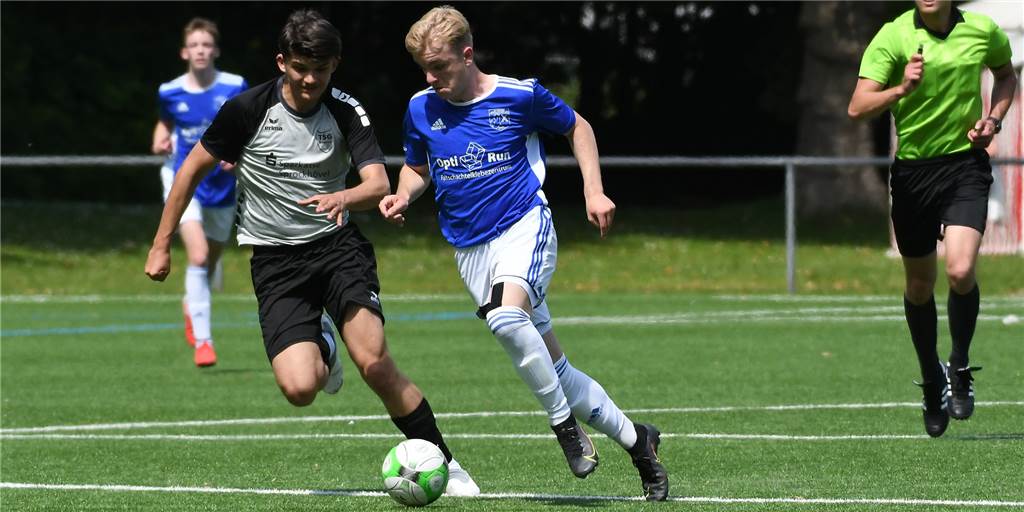 Bezirksliga-Aufstiegsrunde: Wacker Obercastrop vergibt beim VfL Kamen den ersten Matchball Jonas Pöhlker (helle Hose) konnte für die A-Junioren des SV Wacker Obercastrop beim VfL Kamen keinen Treffer anbringen.