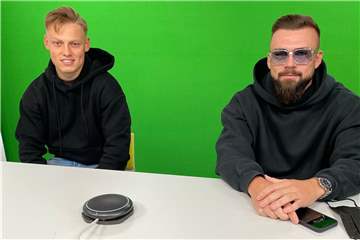 Jonas Telschow (l.) und Dino Dzaferoski waren zum Podcast da.
