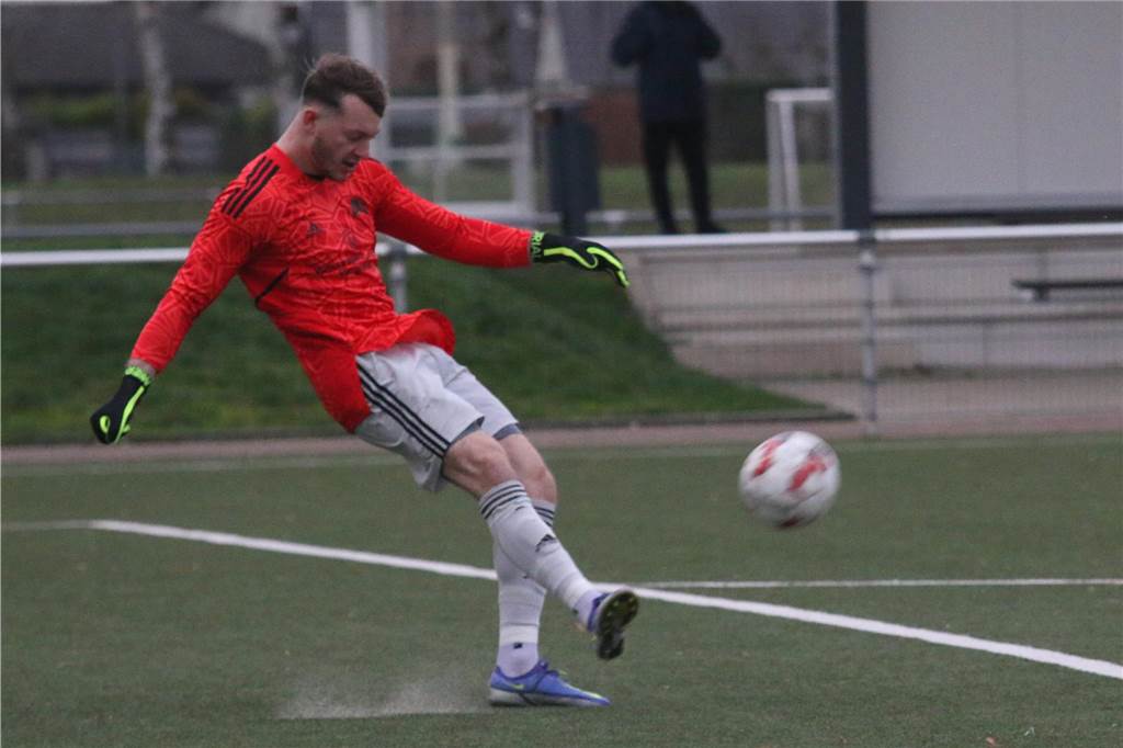 BVB-Keeper bringt Kaiseraus Schlussmänner in Form: Drittbeste Defensive der Landesliga Jonas Trebing ist nach seinem Wechsel von Hamm zurück in sein Heimatdorf Methler beim SuS Kaiserau gesetzt.