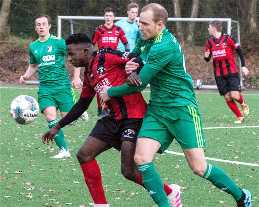 Lippramsdorfs Jonas van Buer (29) hört auf: „Blöd, dass es so endet“ Jonas van Buer (r.) konnte schon länger nicht mehr in einem Pflichtspiel für den SV Lippramsdorf auf dem Platz stehen.