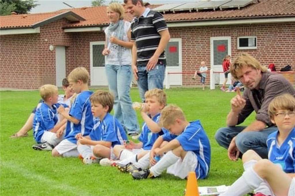 Mit 16 bei den Profis – SC Preußen hat Pläne mit Ahauser Jonathan Wensing Jonathan Wensing (3.v.l.) zu seiner Anfangszeit beim FC Oldenburg Ahaus.
