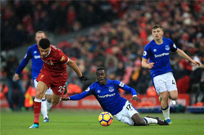 Schalkes Neuzugang Jonjoe Kenny träumt vom EM-Titel mit England Jonjoe Kelly (r.) will mit England um den Titel mitspielen.