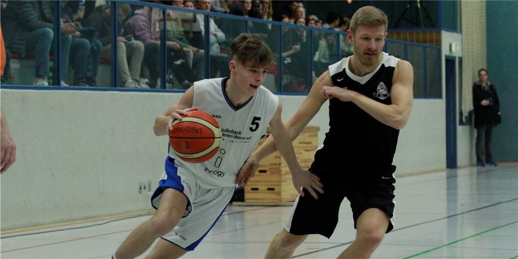 LippeBaskets schließen Saisoneröffnung mit Sieg ab – Spieler wird Freiwurfkönig Jordan Most (l.) war der beste Scorer im Test der ersten Mannschaft.