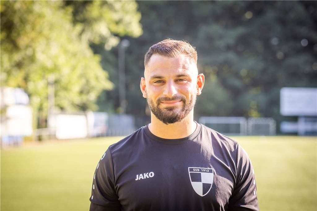 Ex-Coach des VfL Bochum trainiert jetzt seine Landsleute: B-Ligist will Ordnung herstellen Jordanis Bairaktaridis trainierte schon die Frauen des SV Berghofen.
