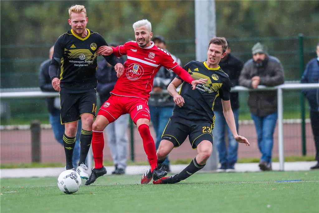 Türkspor Dortmund muss die nächsten acht Monate auf einen Topspieler verzichten Jorge Jose Machado (m.) hat sich schwerer verletzt.