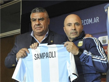 Jorge Sampaoli (r) ist Argentiniens neuer Nationaltrainer. Foto: Alejandro Santa Cruz