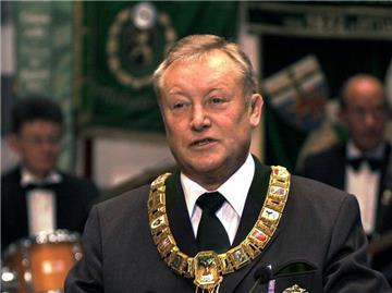 Josef Ambacher starb am Samstag im Alter von 71 Jahren nach kurzer schwerer Krankheit. Foto (2001): dpa/Ihe