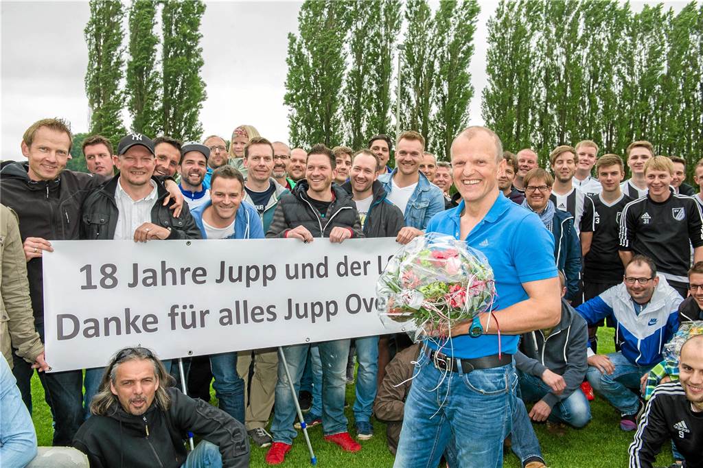 SuS Olfen stellt neuen Trainer vor - bei einem Ligakonkurrenten ist er eine Legende Josef Ovelhey wurde 2016 in Lippramsdorf verabschiedet.