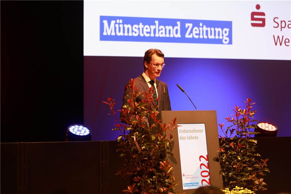Josef Terhalle wurde am Freitag als Unternehmer des Jahres 2022 ausgezeichnet. Der 63-jährige Ottensteiner hat innerhalb von 36 Jahren die Firma Terhalle vom Ein-Mann-Unternehmen zu einem Firmenverbund mit über 500 Mitarbeitern ausgebaut.