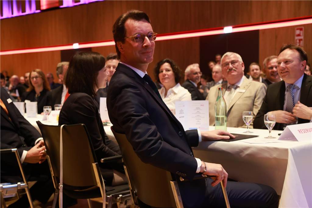 Josef Terhalle wurde am Freitag als Unternehmer des Jahres 2022 ausgezeichnet. Der 63-jährige Ottensteiner hat innerhalb von 36 Jahren die Firma Terhalle vom Ein-Mann-Unternehmen zu einem Firmenverbund mit über 500 Mitarbeitern ausgebaut.
