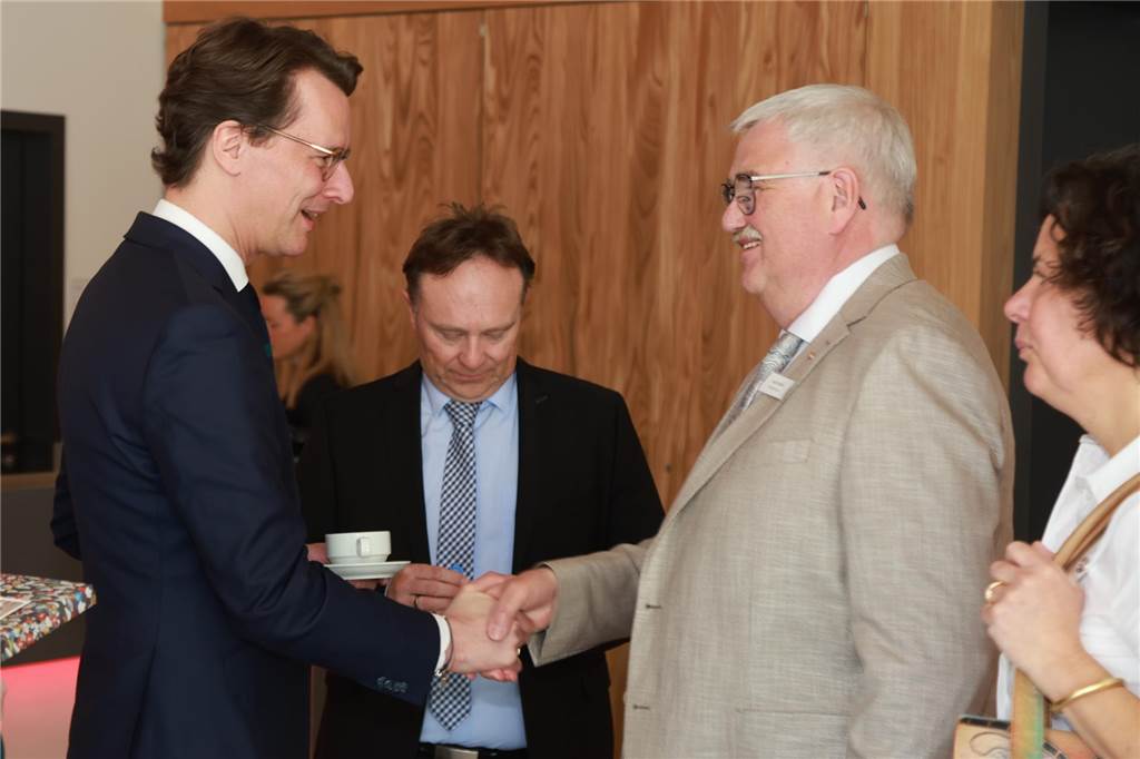 Josef Terhalle wurde am Freitag als Unternehmer des Jahres 2022 ausgezeichnet. Der 63-jährige Ottensteiner hat innerhalb von 36 Jahren die Firma Terhalle vom Ein-Mann-Unternehmen zu einem Firmenverbund mit über 500 Mitarbeitern ausgebaut.