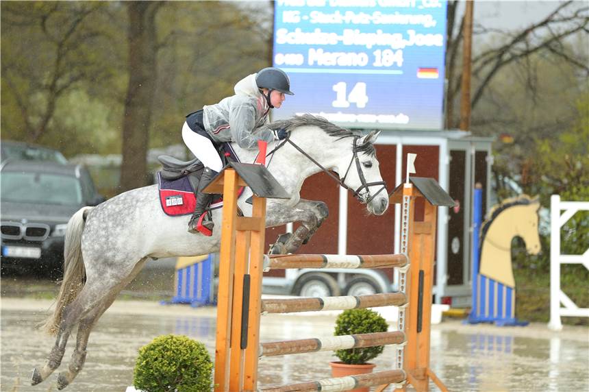 Coronavirus: Alle April-Reitturniere des RV Lützow abgesagt Josephine Schulze-Bisping mit Merano vom RV St. Werne beim Ponyturnier des RV Lützow. Vorerst ist es abgesagt.