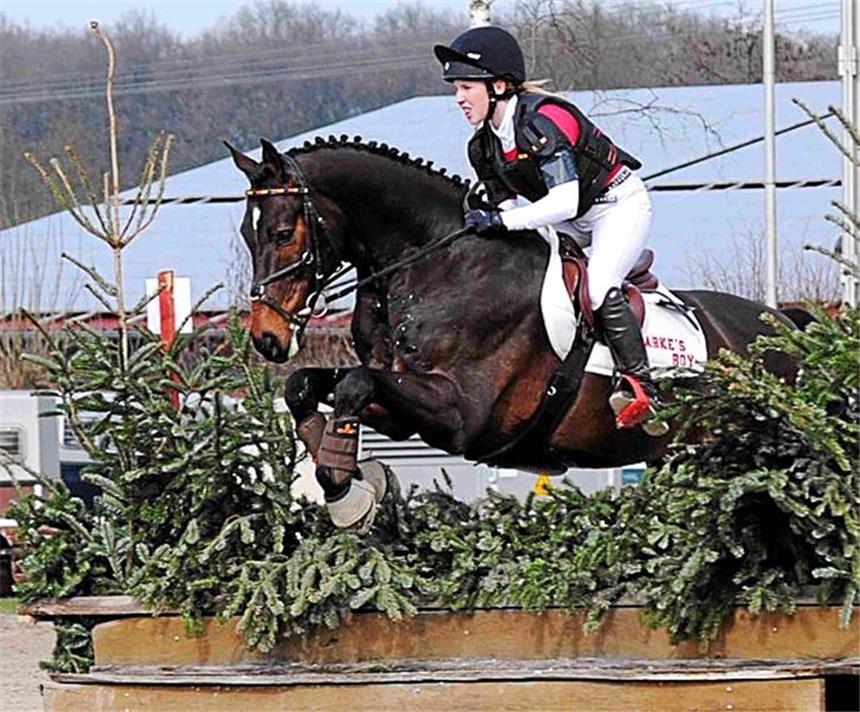 Josephine Schulze Bisping gewinnt Vielseitigkeitsprüfung Josephine Schulze Bisping und Abke?s Boy haben die Gesamtwertung der Vielseitigkeitsprüfung A** mit knappem Vorsprung gewonnen.