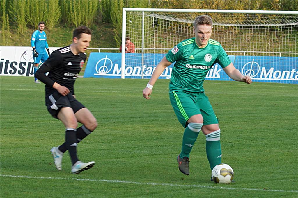 HSC-Kicker Joshua Heinrichs: „Der Lüner SV war für mich keine Option“ Joshua Heinrichs (rechts) zählt beim Holzwickeder SC zu den Stützen im Team, beendet nun aber seine Karriere.