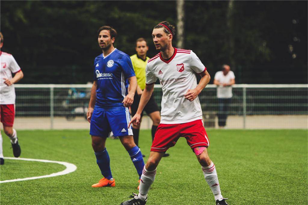 Die Kreuzband-Brüder: Zig schwerwiegende Verletzungen - aber die ewige Treue zu einem Klub Joshua Quandel spielt im zentralen Mittelfeld der Sportfreunde Sölderholz.
