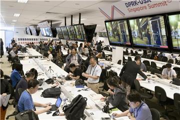 Journalisten im Medienzentrum des Singapur-Gipfels. Foto: Kyodo