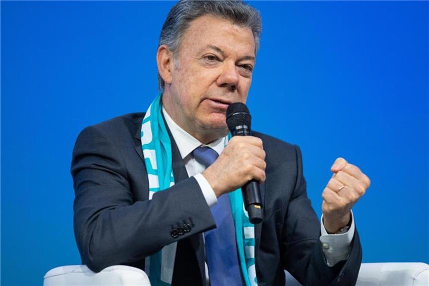 Santos bittet im Friedensprozess um Zeit für Kolumbien Juan Manuel Santos, Präsident der Republik Kolumbien, spricht zu den Besuchern in der Halle Münsterland. Foto: Guido Kirchner
