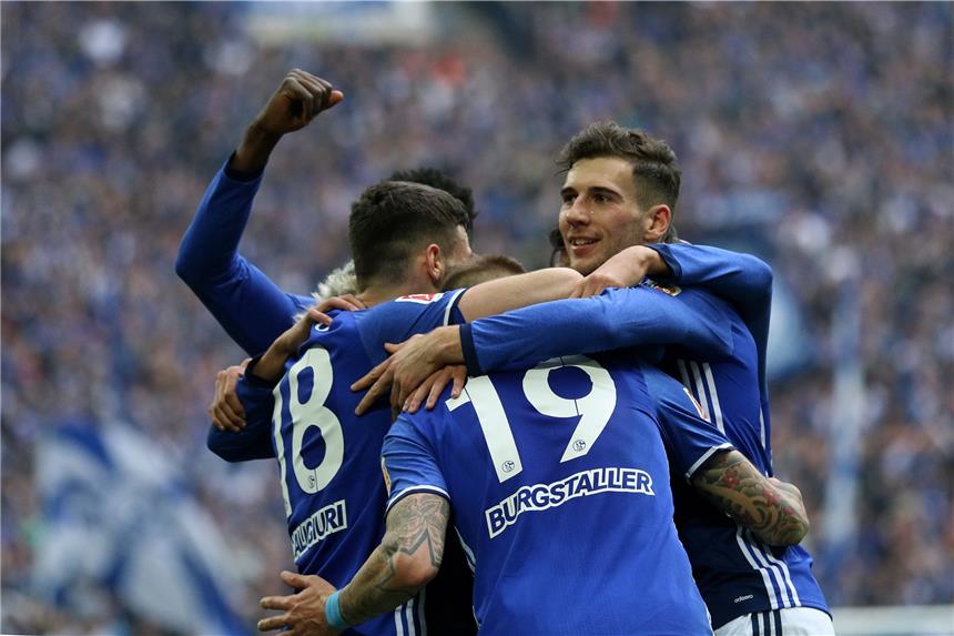 Beim 2:0 gegen Freiburg gelingt der sechste Sieg in Serie Jubel auf Schalke! Gegen Freiburg gelang der sechste Sieg in Serie.