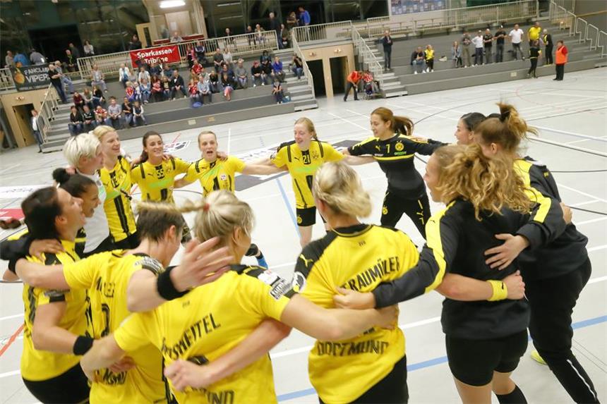 Jubel bei den BVB-Frauen nach dem Sieg gegen Bad Wildungen.