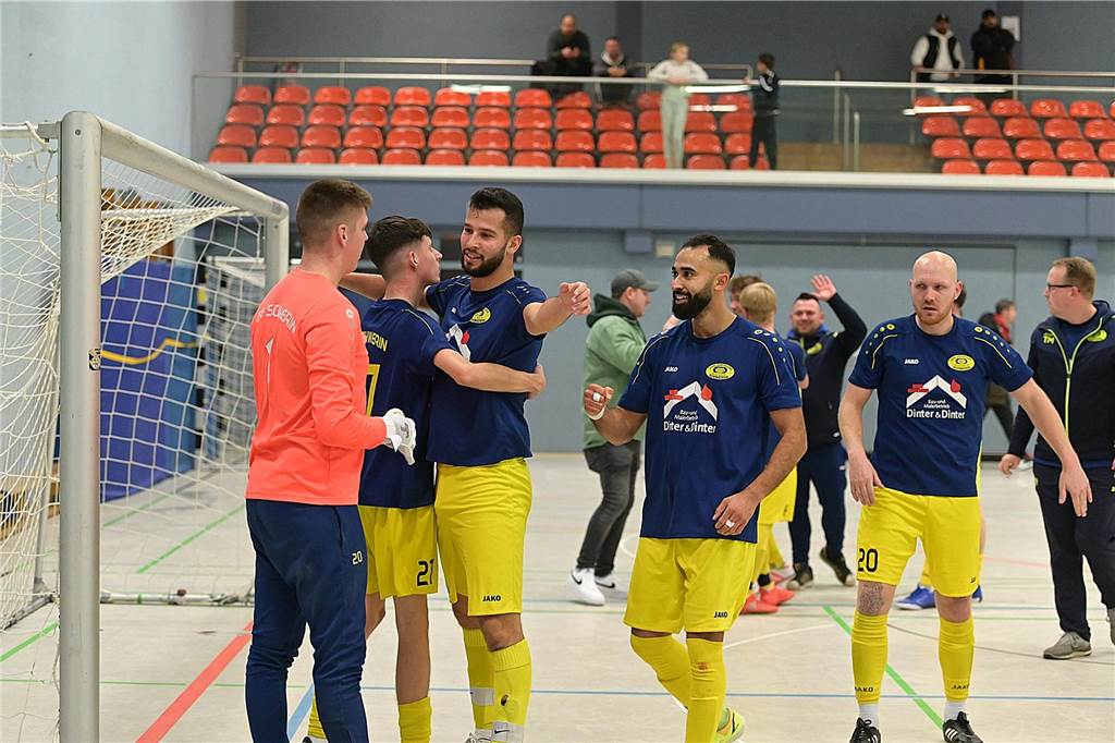 BG Schwerin gewinnt beim Kültürspor-Turnier: Dortmund-Duell um Platz drei nach Verletzung abgebrochen Jubel bei der Spvg BG Schwerin. Der Bezirksligist gewann das Finale gegen SSV Buer mit 2:1.