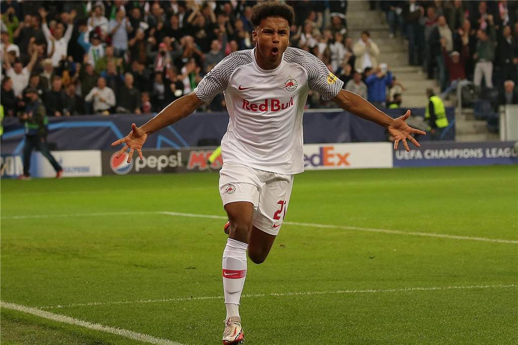 Adeyemi trifft mit Salzburg auf die Bayern – BVB-Verantwortliche schauen genau hin Jubelt Karim Adeyemi kommende Saison im BVB-Trikot?
