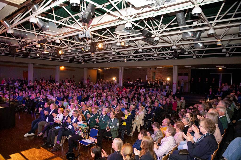 Blasorchester Hullern feiert 30. Jubiläum Jubiläumskonzert Blasorchester Hullern: Die Aula des Schulzentrums war prall gefüllt.